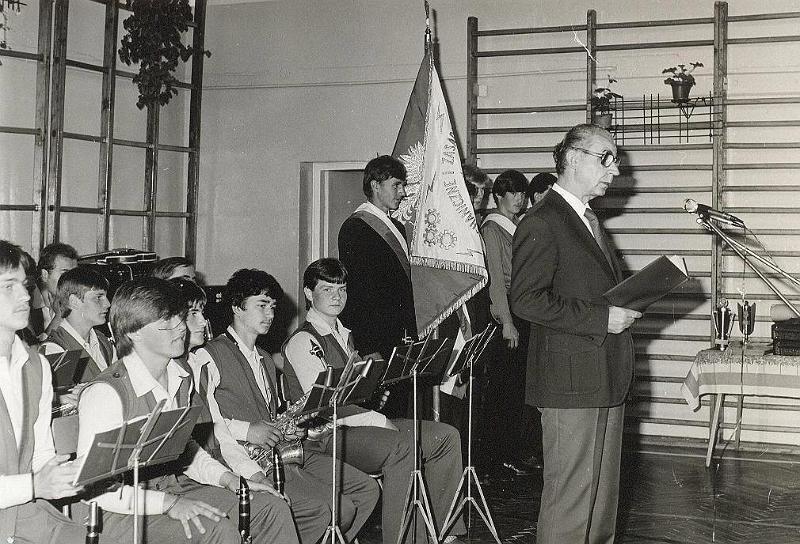 099   - 29.06.1983 r. Zakonczenie roku szkolnego.jpg